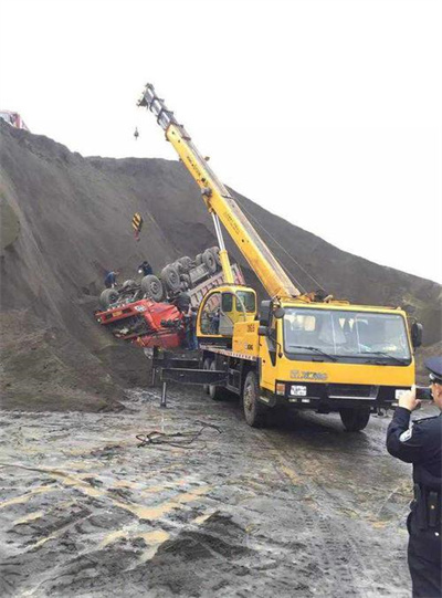 头屯河区上犹道路救援